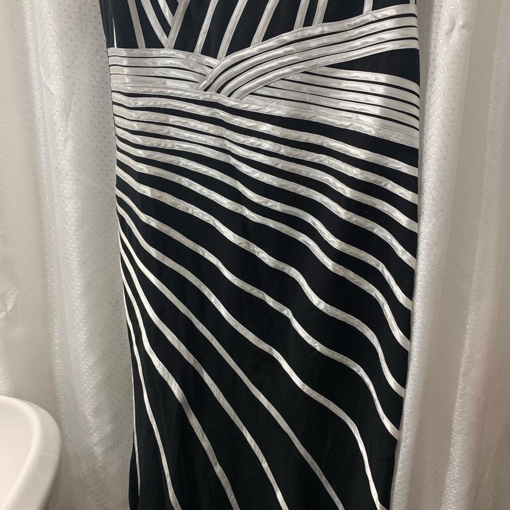 Dress - Picture 9 of 9